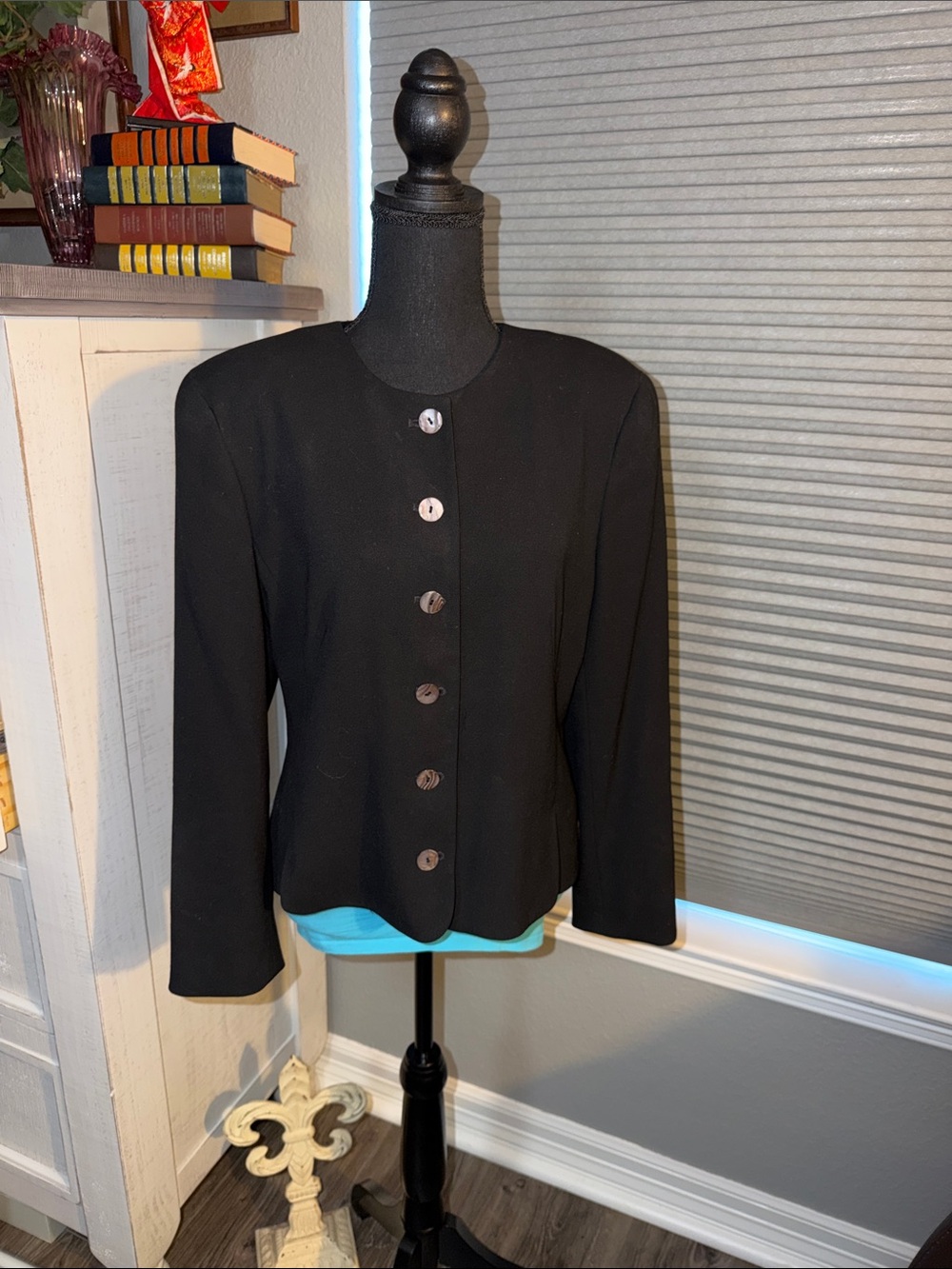 🤩Liz Claiborne Black Round-Neck Button Blazer size 12